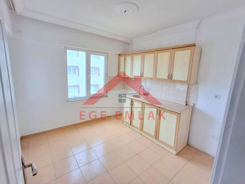 Didim Cumhuriyet Mahallesi’nde Kiralık 2+1 Kapalı Mutfaklı Ara Kat Daire