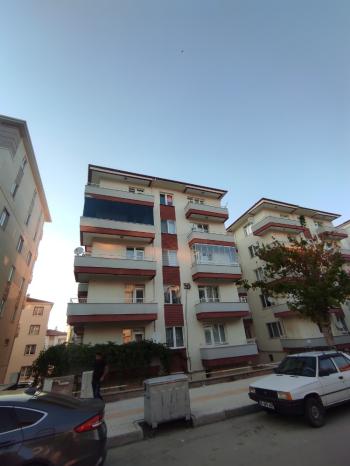GÜVENAY - ÇORUM KALE MAH. ATA CADDESİ CADDE ÜZERİ SATILIK FIRSAT 3+1 DAİRE