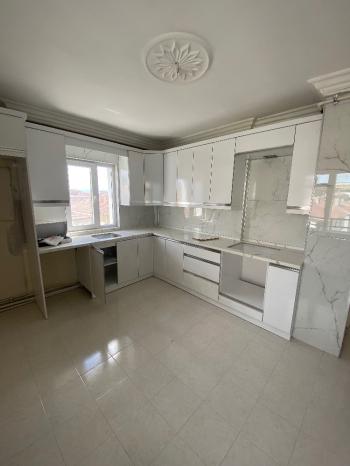 GÜVENAY - ÇORUM KARAKEÇİLİ MAHALLESİ FATİH CADDESİ ÜZERİ 3+1  KİRALIK DAİRE