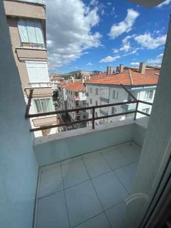 GÜVENAY - ÇORUM KARAKEÇİLİ MAHALLESİ FATİH CADDESİ ÜZERİ 3+1  KİRALIK DAİRE