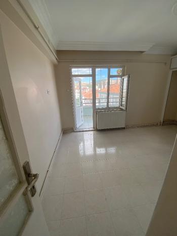 GÜVENAY - ÇORUM KARAKEÇİLİ MAHALLESİ FATİH CADDESİ ÜZERİ 3+1  KİRALIK DAİRE