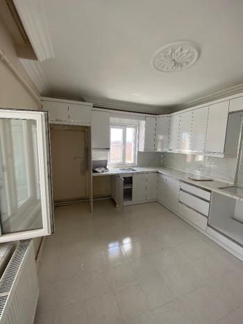 GÜVENAY - ÇORUM KARAKEÇİLİ MAHALLESİ FATİH CADDESİ ÜZERİ 3+1  KİRALIK DAİRE