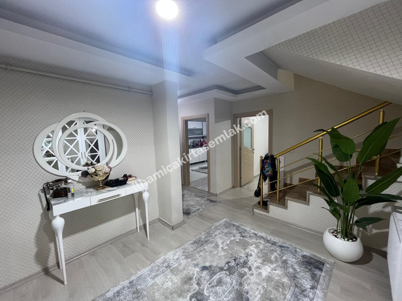 ŞEREFİYE MAHALLESİNDE SATILIK GENİŞ 4+1 TERASLI DUBLEX DAİRE