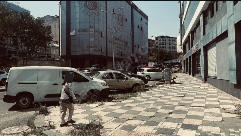 ARSA PARASINA DÜKKAN + 4 KAT İMARLI ARSA! İSTANBUL'UN YANINDA, MERKEZDE 10 NUMARA YATIRIM