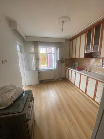 GÜVENAY - ÇORUM YENİYOL MAHALLESİ MEVLANA ÇARŞISI KARŞISINDA KİRALIK 2+1 DAİRE