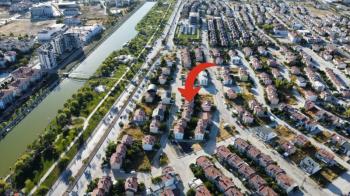 AFYON ÜÇOK EMLAKTAN OSMANGAZİ MAH 300M² LÜKS ARSA ÜSTÜNDE KOMPLE SATILIK BİNA
