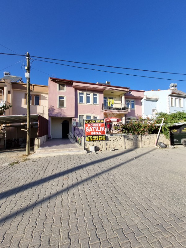 AFYON ÜÇOK EMLAKTAN OSMANGAZİ MAH 300M² LÜKS ARSA ÜSTÜNDE KOMPLE SATILIK BİNA