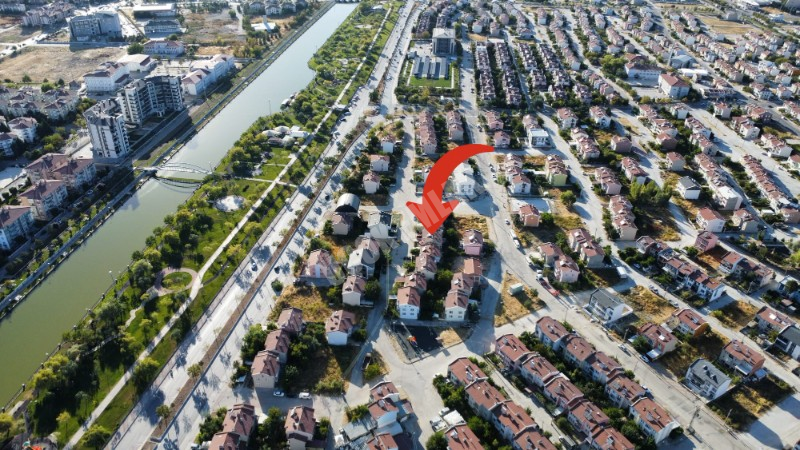AFYON ÜÇOK EMLAKTAN OSMANGAZİ MAH 300M² LÜKS ARSA ÜSTÜNDE KOMPLE SATILIK BİNA
