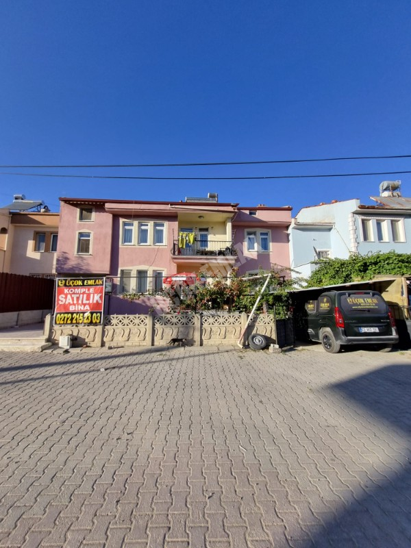 AFYON ÜÇOK EMLAKTAN OSMANGAZİ MAH 300M² LÜKS ARSA ÜSTÜNDE KOMPLE SATILIK BİNA