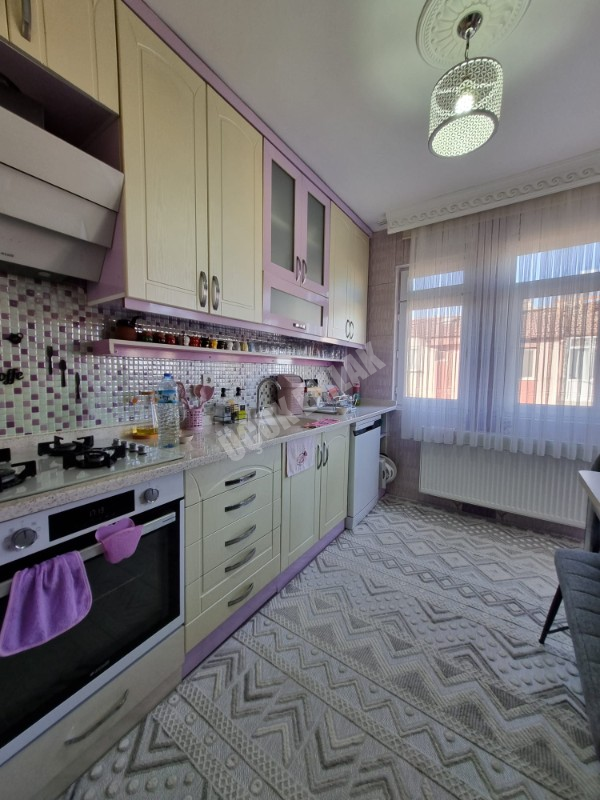 AFYON ÜÇOK EMLAKTAN OSMANGAZİ MAH 300M² LÜKS ARSA ÜSTÜNDE KOMPLE SATILIK BİNA
