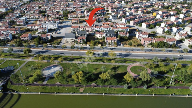 AFYON ÜÇOK EMLAKTAN OSMANGAZİ MAH 300M² LÜKS ARSA ÜSTÜNDE KOMPLE SATILIK BİNA