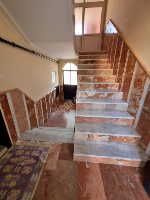 AFYON ÜÇOK EMLAKTAN OSMANGAZİ MAH 300M² LÜKS ARSA ÜSTÜNDE KOMPLE SATILIK BİNA