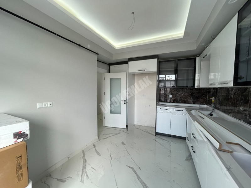 AFYON ÜÇOK EMLAKTAN MAREŞAL FEVZİ ÇAKMAK MAH 2+1 80M² SIFIR SATILIK DAİRE 