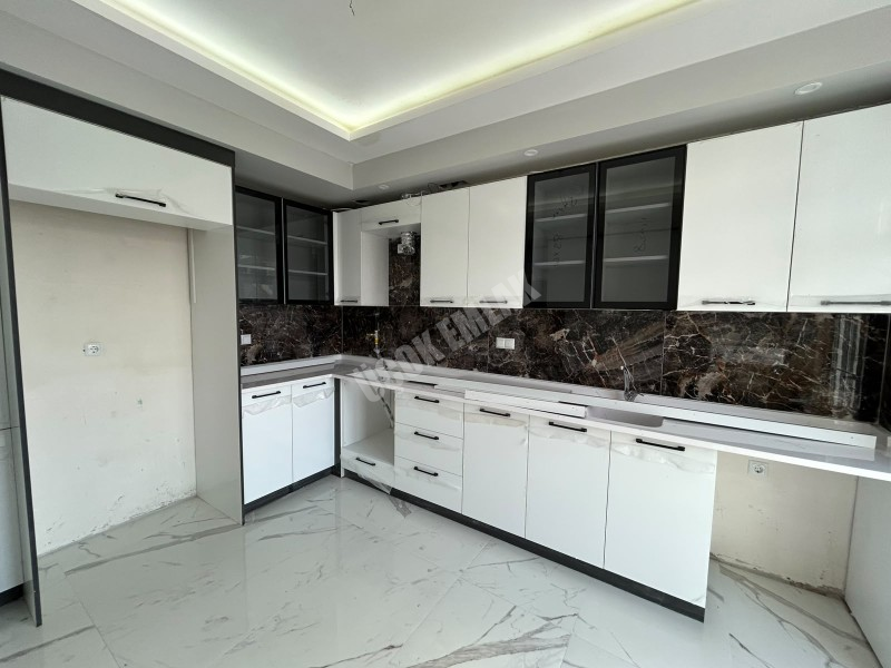 AFYON ÜÇOK EMLAKTAN MAREŞAL FEVZİ ÇAKMAK MAH 2+1 80M² SIFIR SATILIK DAİRE 