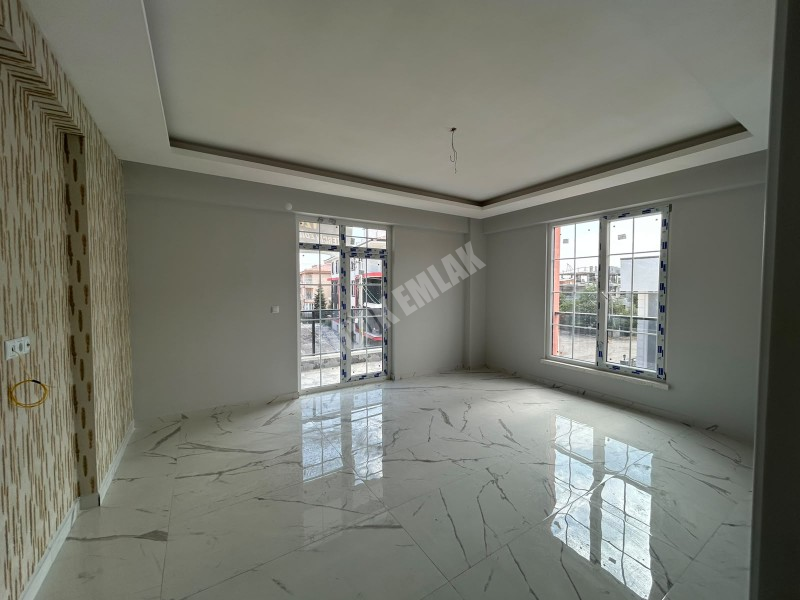 AFYON ÜÇOK EMLAKTAN MAREŞAL FEVZİ ÇAKMAK MAH 2+1 80M² SIFIR SATILIK DAİRE 