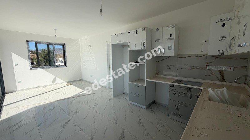 Lefkoşa Gönyeli'de SATILIK TÜRK KOÇANLI YENİ BİTMİŞ  2+1  PENTHOUSE