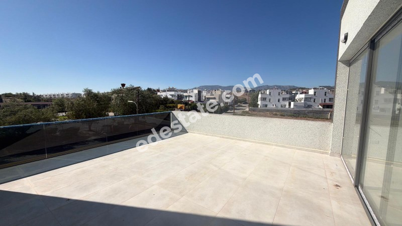 Lefkoşa Gönyeli'de SATILIK TÜRK KOÇANLI YENİ BİTMİŞ  2+1  PENTHOUSE