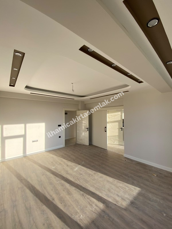HALİLAĞA MAHALLESİNDE KİRALIK SIFIR 2+1 DAİRE