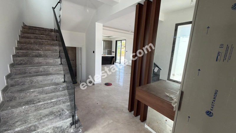 Girne Boğaz Bölgesinde SATILIK 3+1  Tam müstakil villa  (KDV YOKTUR)