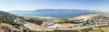 BURDUR'DA BİR DAİRE FİYATINA 2 AYRI BİNA, 4 BAĞIMSIZ DAİRE! ÜÇDİBEK'TE KÖŞE BAŞI, İSKANLI VE   4 KAT BİTİŞİK NİZAM İMARLI KOMPLE MÜLK | PERTA EMLAK'TAN