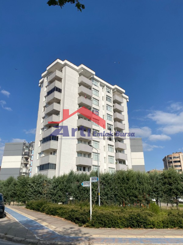 ARTI'DAN ÖZLÜCE'DE 4+1 160M² NET 4 BALKONLU SATILIK DAİRE
