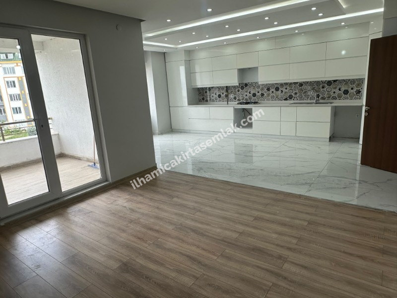 EDREMİT YENİ MAHALLE'DE KİRALIK GENİŞ SİTE İÇİ 4+1 LÜKS DAİRE
