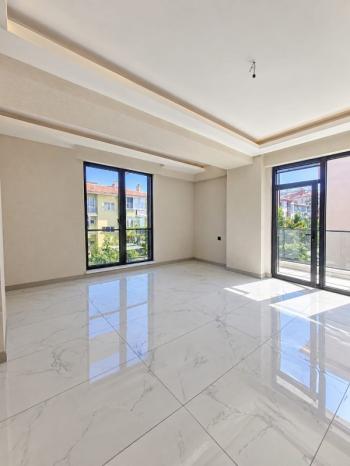AFYON ÜÇOK EMLAKTAN CUMHURİYET MAH. SATILIK 2+1 / 70m² / 2. ARA KAT / YERDEN ISITMA LÜX DAİRE
