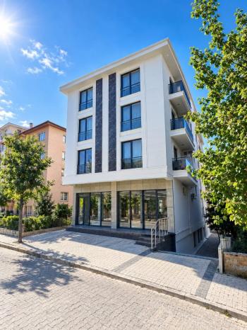 AFYON ÜÇOK EMLAKTAN CUMHURİYET MAH. SATILIK 2+1 / 70m² / 2. ARA KAT / YERDEN ISITMA LÜX DAİRE