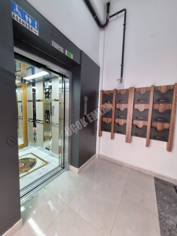 AFYON ÜÇOK EMLAKTAN CUMHURİYET MAH. SATILIK 2+1 / 70m² / 2. ARA KAT / YERDEN ISITMA LÜX DAİRE