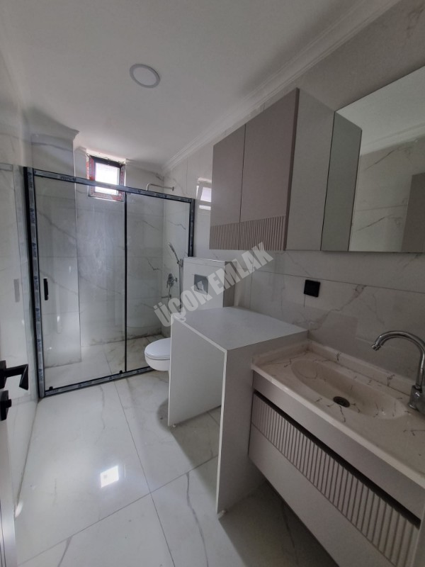 AFYON ÜÇOK EMLAKTAN CUMHURİYET MAH. SATILIK 2+1 / 70m² / 2. ARA KAT / YERDEN ISITMA LÜX DAİRE