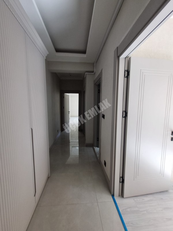 AFYON ÜÇOK EMLAKTAN CUMHURİYET MAH. SATILIK 2+1 / 70m² / 2. ARA KAT / YERDEN ISITMA LÜX DAİRE