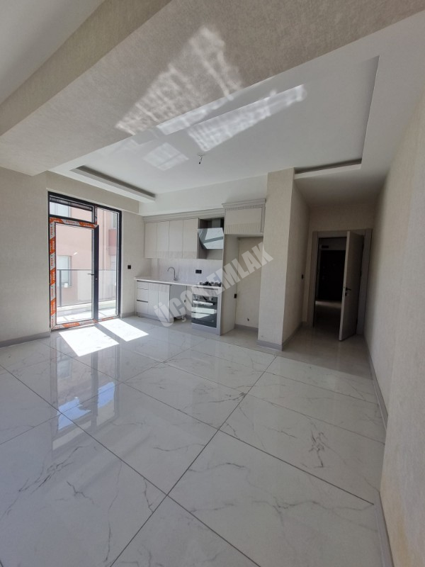 AFYON ÜÇOK EMLAKTAN CUMHURİYET MAH. SATILIK 2+1 / 70m² / 2. ARA KAT / YERDEN ISITMA LÜX DAİRE