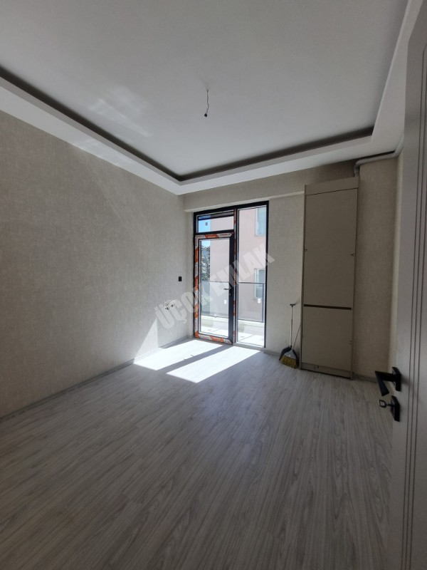 AFYON ÜÇOK EMLAKTAN CUMHURİYET MAH. SATILIK 2+1 / 70m² / 2. ARA KAT / YERDEN ISITMA LÜX DAİRE