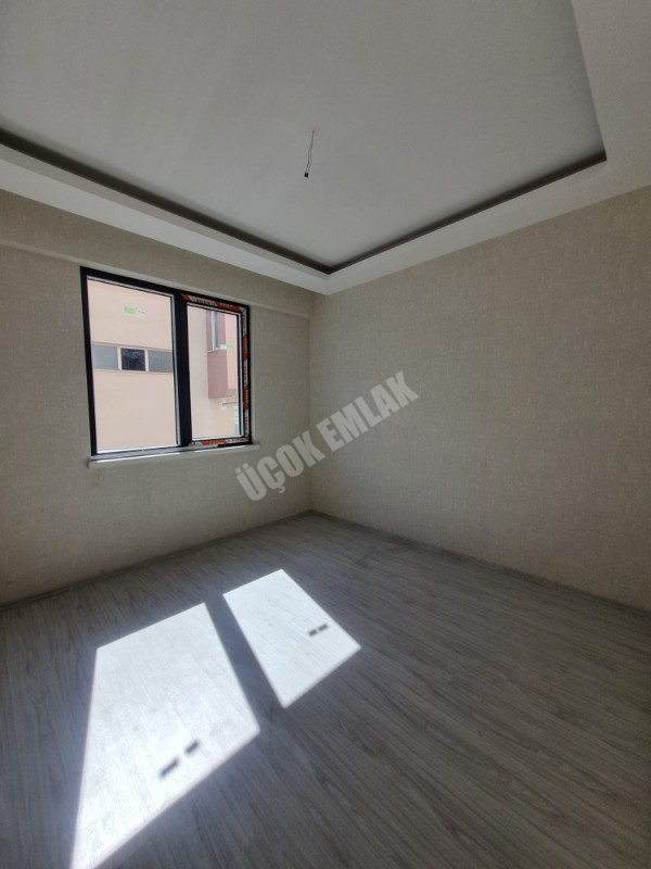 AFYON ÜÇOK EMLAKTAN CUMHURİYET MAH. SATILIK 2+1 / 70m² / 2. ARA KAT / YERDEN ISITMA LÜX DAİRE