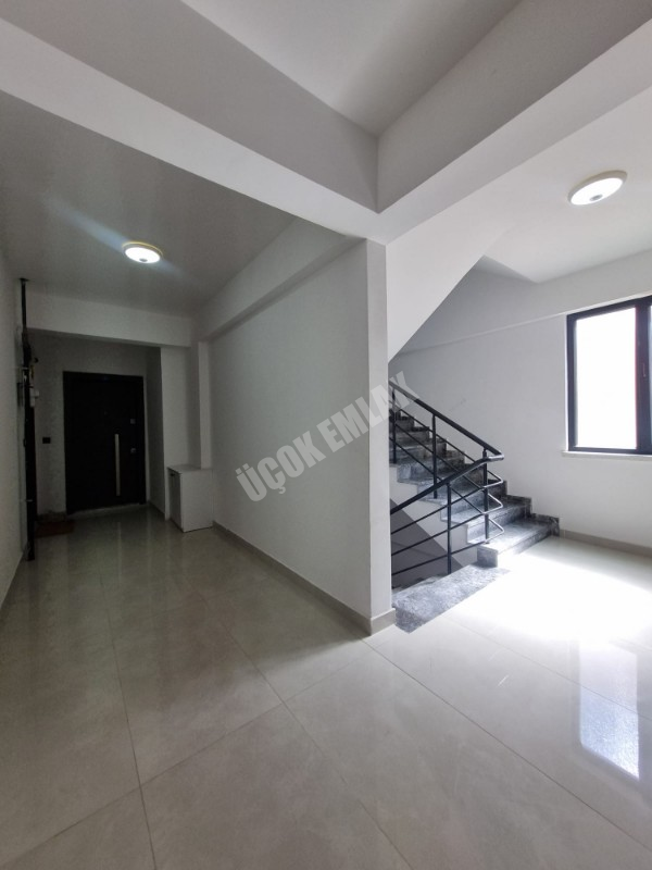 AFYON ÜÇOK EMLAKTAN CUMHURİYET MAH. SATILIK 2+1 / 70m² / 2. ARA KAT / YERDEN ISITMA LÜX DAİRE