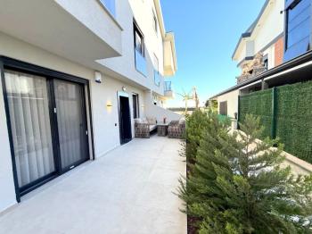 Didim Efeler Mahallesi’nde Butik Site İçerisinde Full Eşyalı Akıllı Tripleks 3+1 Villa