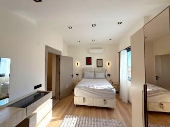 Didim Efeler Mahallesi’nde Butik Site İçerisinde Full Eşyalı Akıllı Tripleks 3+1 Villa