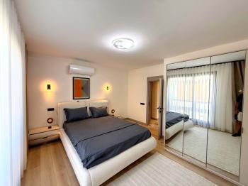 Didim Efeler Mahallesi’nde Butik Site İçerisinde Full Eşyalı Akıllı Tripleks 3+1 Villa
