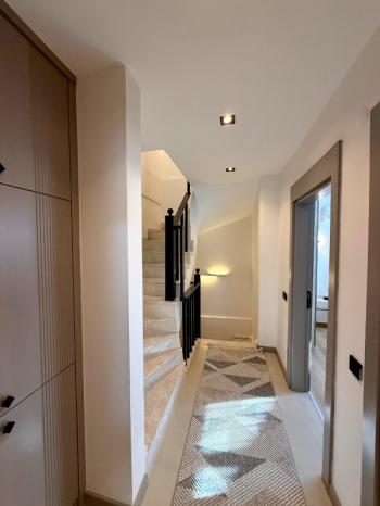 Didim Efeler Mahallesi’nde Butik Site İçerisinde Full Eşyalı Akıllı Tripleks 3+1 Villa