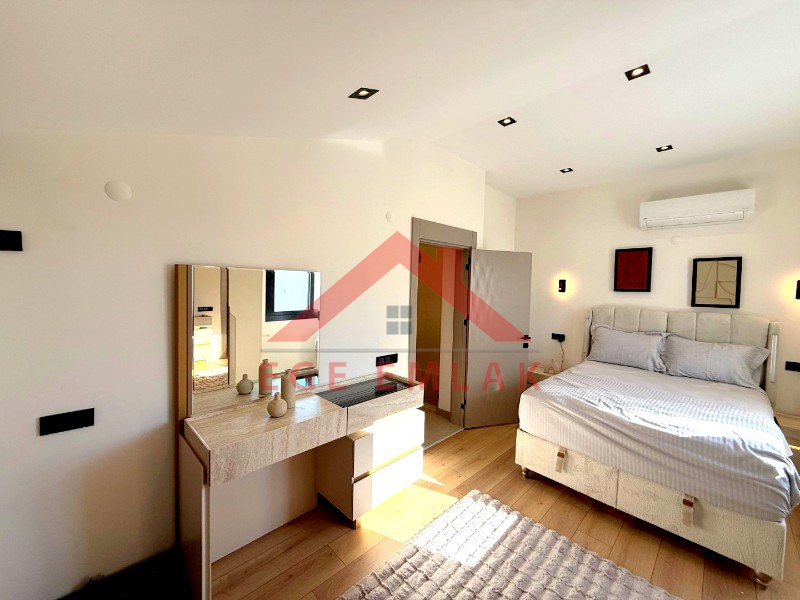 Didim Efeler Mahallesi’nde Butik Site İçerisinde Full Eşyalı Akıllı Tripleks 3+1 Villa