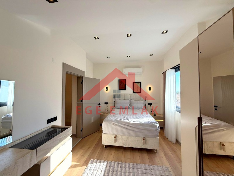 Didim Efeler Mahallesi’nde Butik Site İçerisinde Full Eşyalı Akıllı Tripleks 3+1 Villa