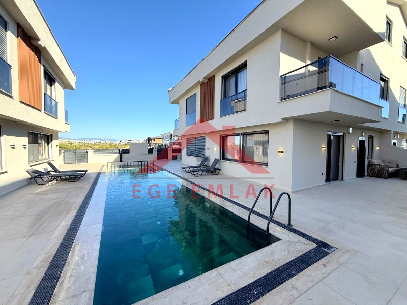 Didim Efeler Mahallesi’nde Butik Site İçerisinde Full Eşyalı Akıllı Tripleks 3+1 Villa