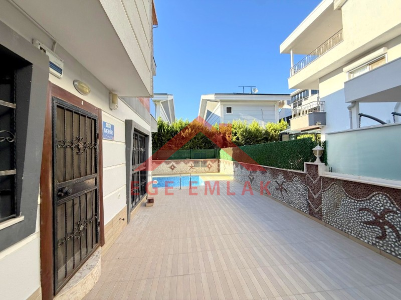 Didim Efeler’de Müstakil Havuzlu, Teraslı, Masrafsız 3+1 Satılık Villa