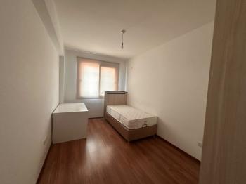 GÖNYELİDE ZEMİNKAT BAHÇELİ KİRALIK 3+1 EŞYALI DAİRE 