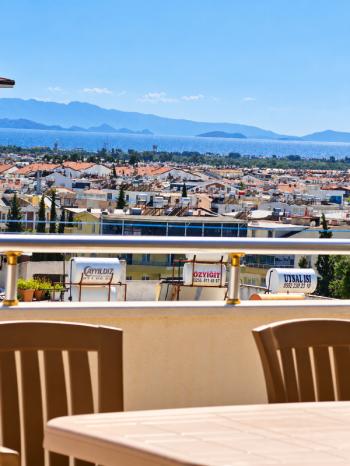 Didim Yeni Mahalle’de Geniş Teraslı Deniz Manzaralı 3+1 Satılık Dubleks