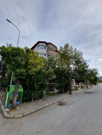 AFYON ÜÇOK EMLAK UYDUKENT ZAFER SİT. SATILIK 3+1 / 110m² / 4. KAT / KAT KİLERİ / E. BANYOSU 