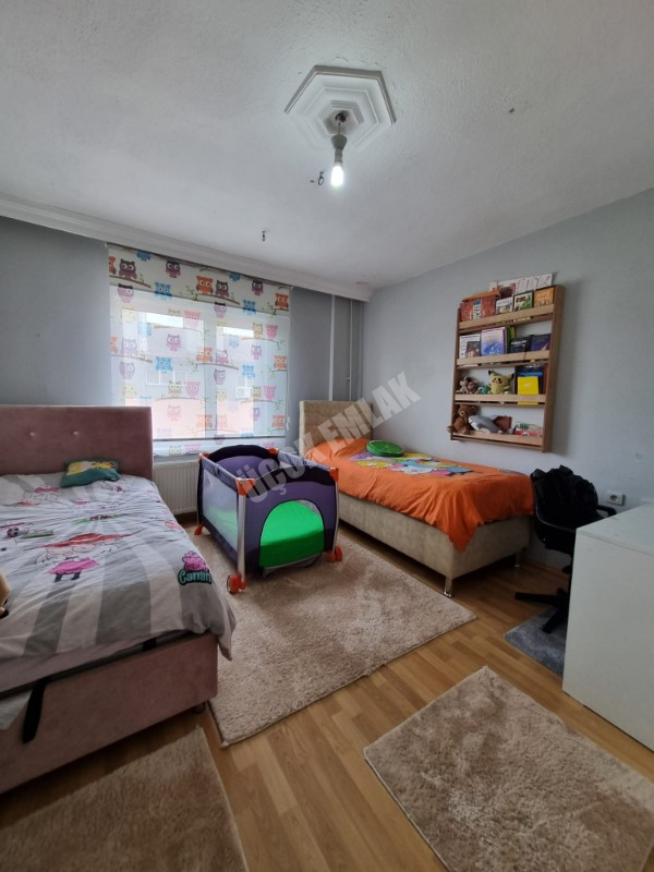 AFYON ÜÇOK EMLAK UYDUKENT ZAFER SİT. SATILIK 3+1 / 110m² / 4. KAT / KAT KİLERİ / E. BANYOSU 