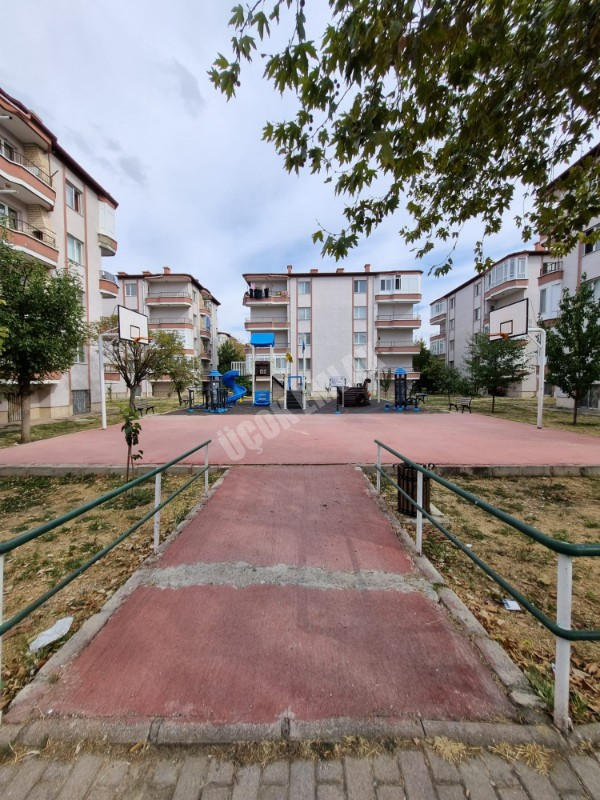 AFYON ÜÇOK EMLAK UYDUKENT ZAFER SİT. SATILIK 3+1 / 110m² / 4. KAT / KAT KİLERİ / E. BANYOSU 