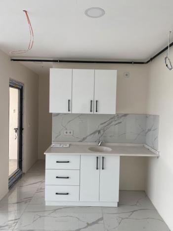 ARTI'DAN ÖZLÜCE METRO DURAĞINA CEPHE AA PLAZA'DA 1+1 OFİS