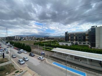 ARTI'DAN ÖZLÜCE METRO DURAĞINA CEPHE AA PLAZA'DA 1+1 OFİS